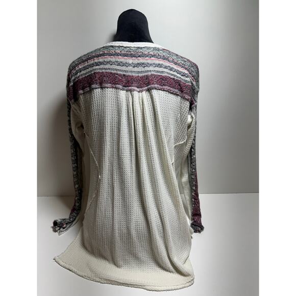 Free People Women’s Thermal Waffle Pullover Sweater Sz Medium V Neck Stretchy - Picture 3 of 9